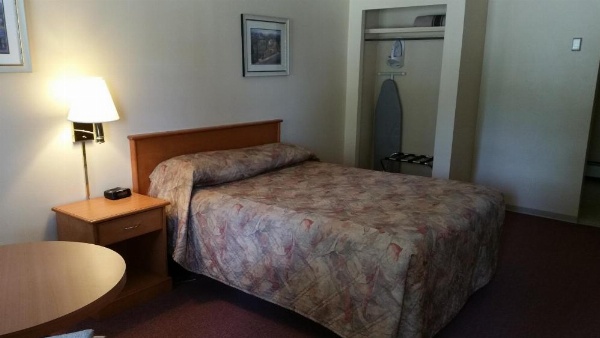 Yellowhead Motel image 11