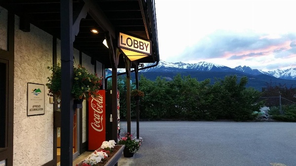 Yellowhead Motel Main image
