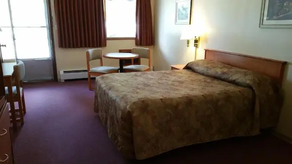 Yellowhead Motel 10