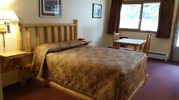 Yellowhead Motel 8