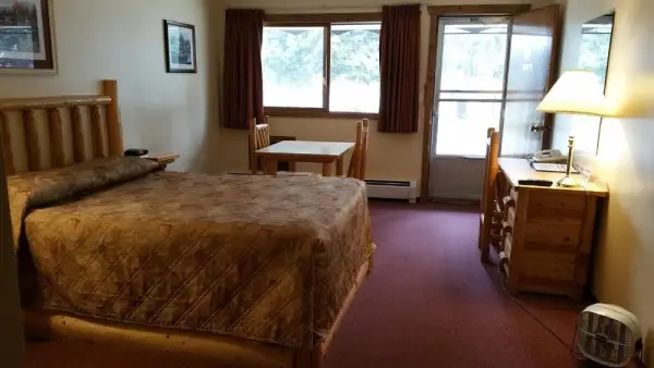 Yellowhead Motel 9